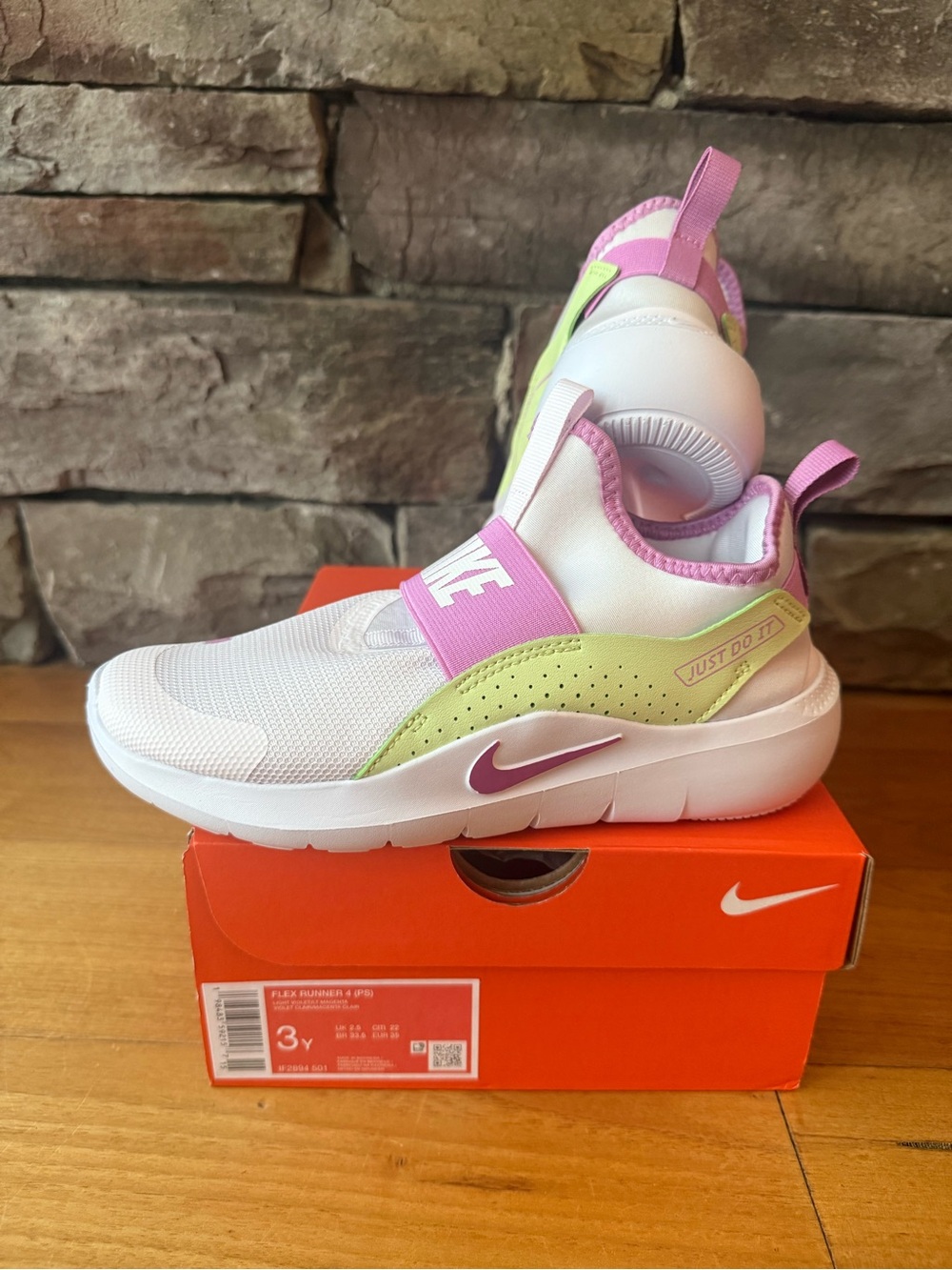 NIB/New Girl’s Nike Flex Runner shoes 3